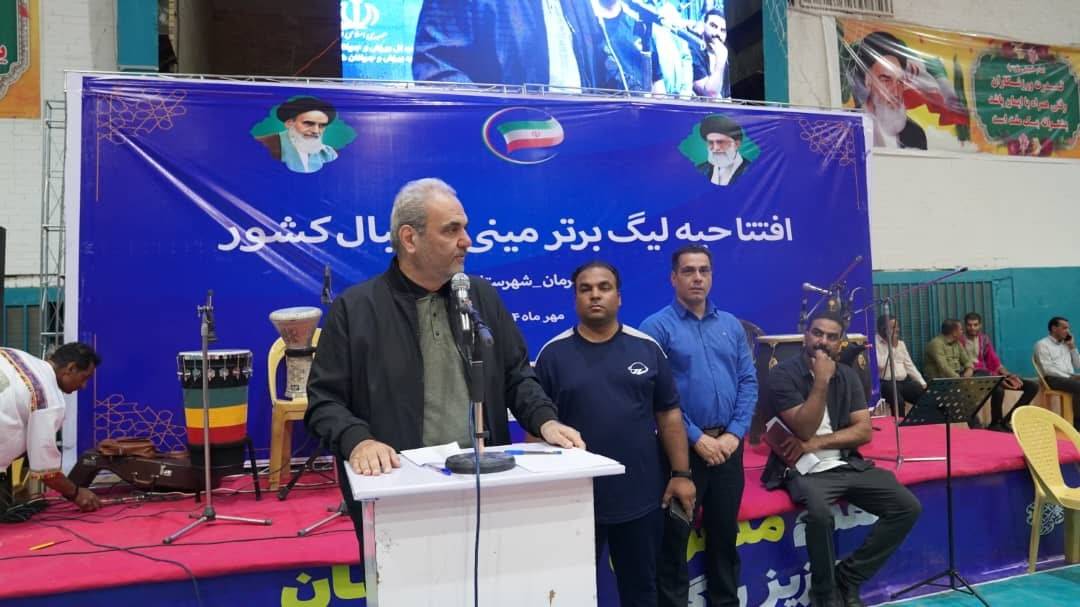 پیگیری دور مقدماتی لیگ برتر مینیفوتبال با برگزاری ۱۲ بازی در جیرفت/ با گزارش و حضور افتخاری جواد خیابانی